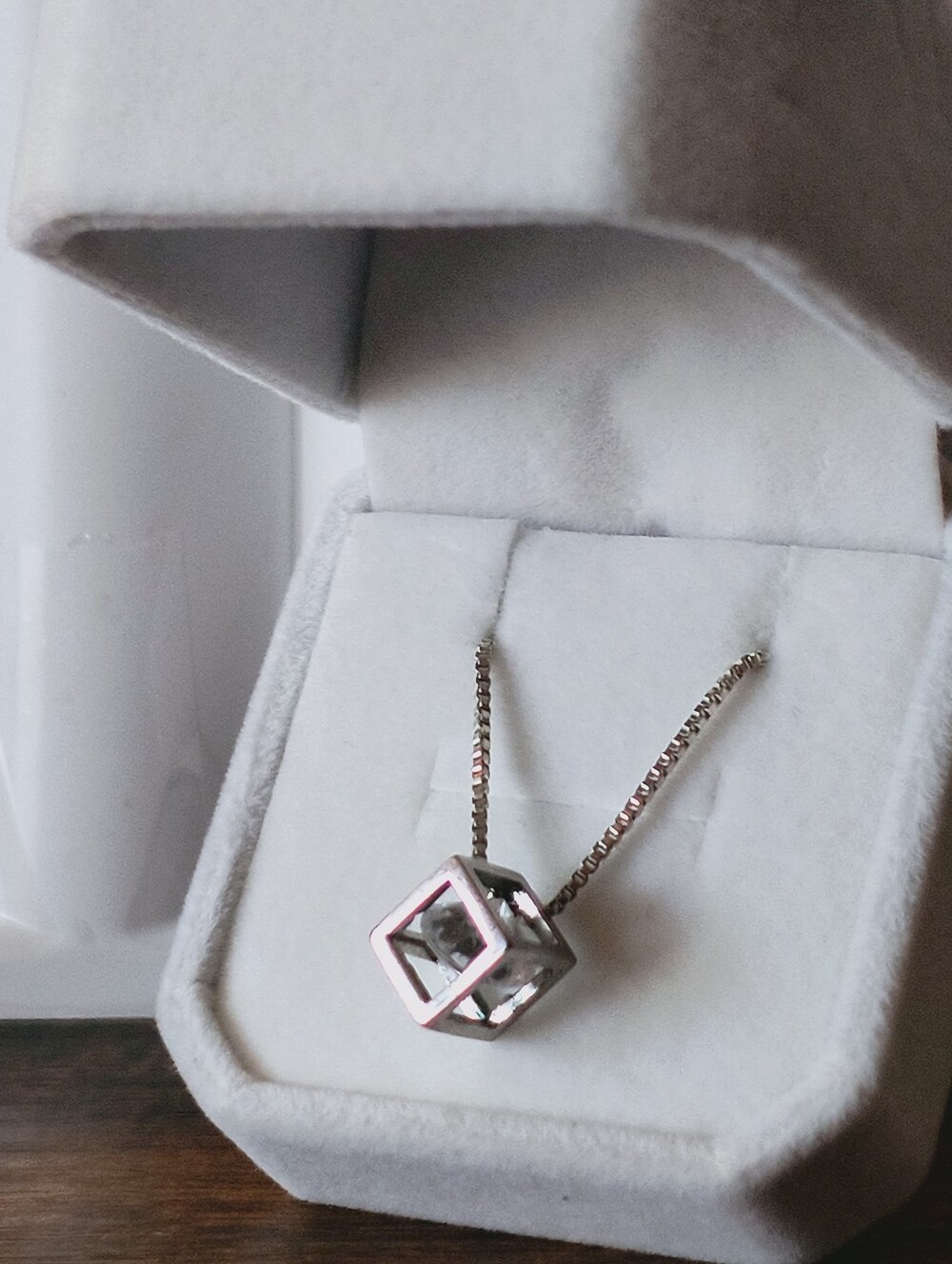 ​.925 Sterling Silver Floating Cube Pendant Necklace - White Roses & Sherry